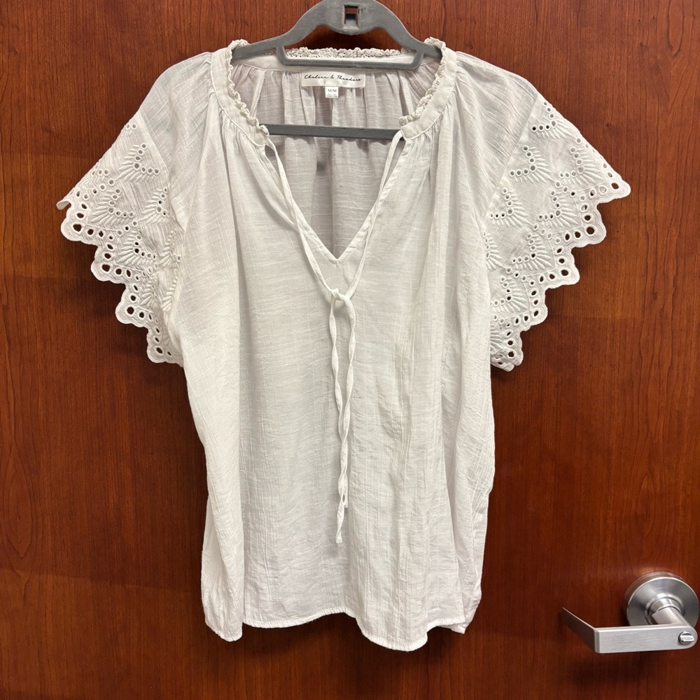 Chelsea & Theodore White Eyelet Sleeve V-Neck Tie Neck Blouse Top size M